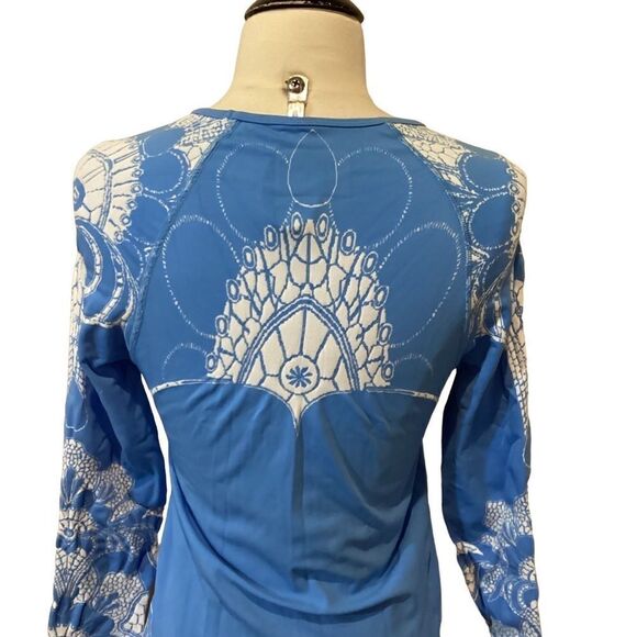 Athleta Blue White Tattoo Twist Seamless Top Medium M - Picture 4 of 10